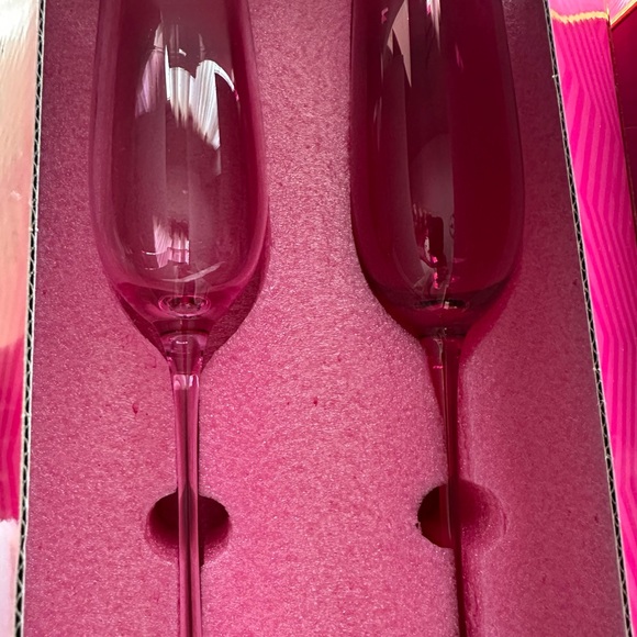 NIB Dragon Glassware x Barbie Champagne Flutes, Pink and Magenta Set of 2 - Picture 8 of 9